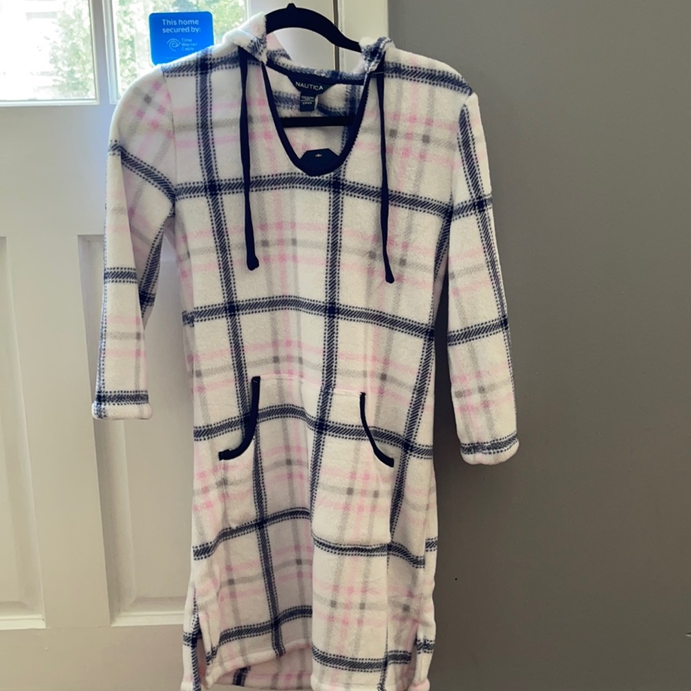 NAUTICA robe.